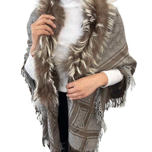 GUCCI Vintage GG Logo Monogram Fox Fur Shawl Scarf Wrap Brown Light [105698] - Picture 1 of 11
